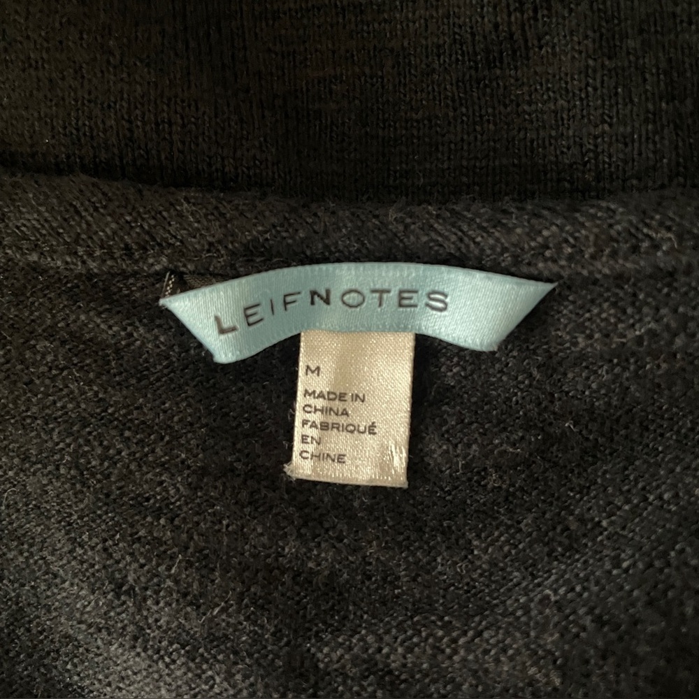 Leifnotes Black Peplum Tee | Puff Sleeve Babydoll Top | Cotton Minimalist - Picture 3 of 6